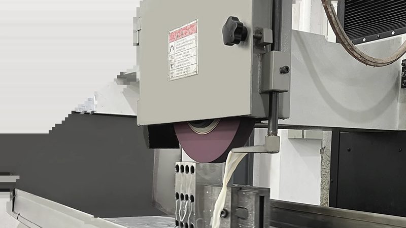 模具加工工艺对橡胶模具价格也有较大影响。以下是一些常见的加工工艺：